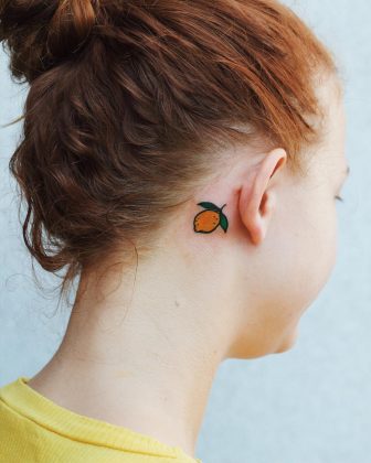 tatuaggio piccolo orecchio limone by @bibikahk