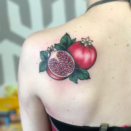 tatuaggio spalla melograno by @jakesextontattoos