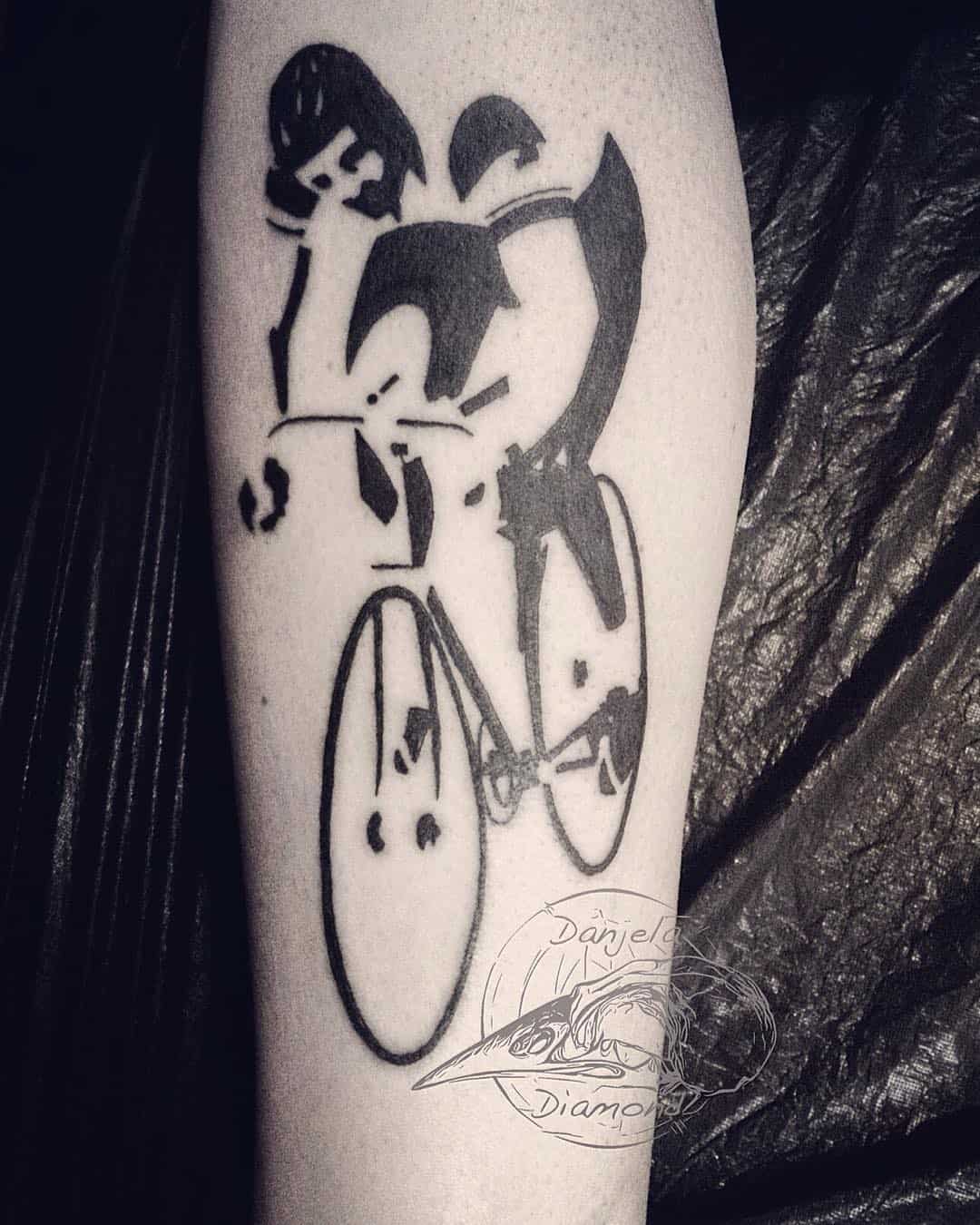 tatuaggio corridore bicicletta by @danjela_diamond