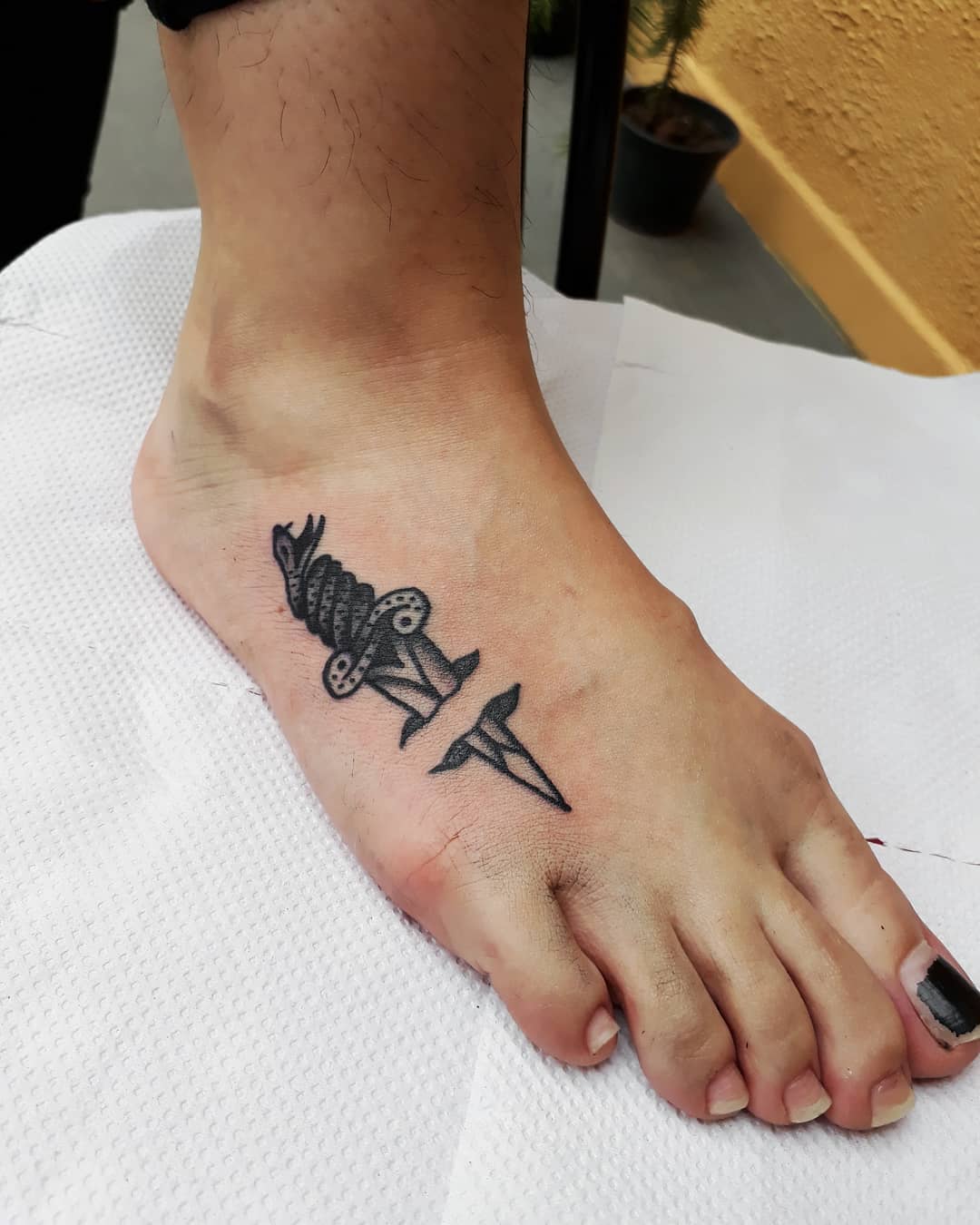 pugnale tattoo by @tattooguima