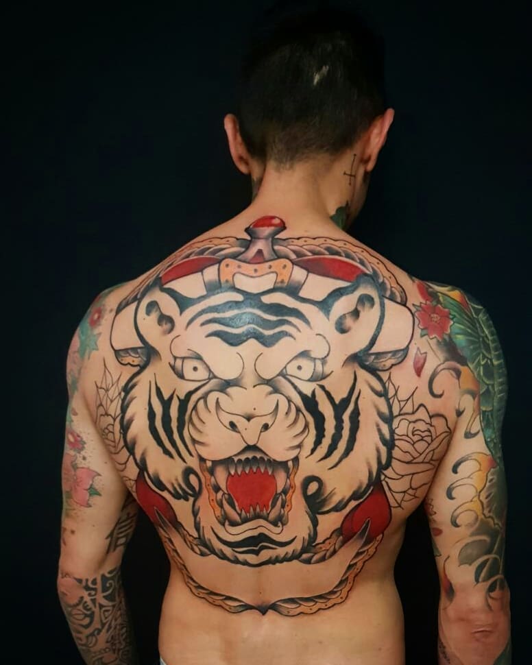 tattoo Old School schiena tigre ph @aaron de rojas
