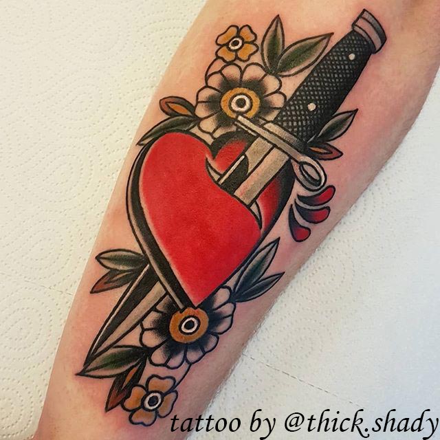tattoo cuore coltello fiori by @thick.shady