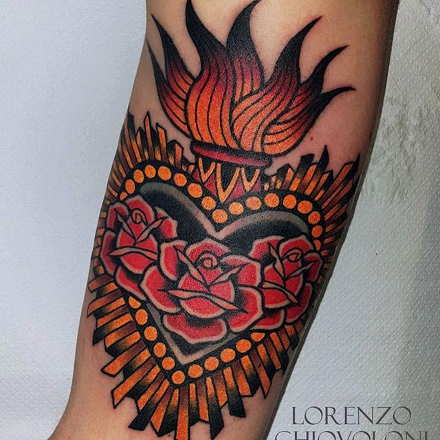 tattoo cuore rose by @lorenzo chiovoloni tattooer