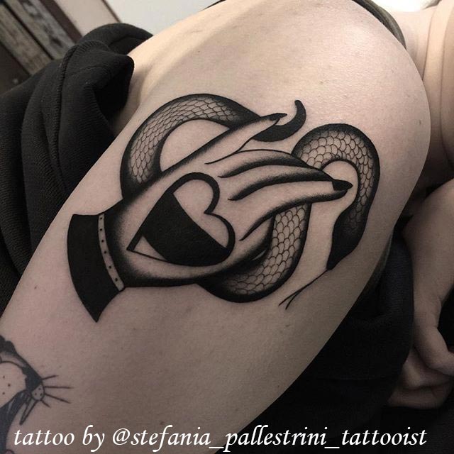 tattoo cuore serpente by @stefania pallestrini tattooist