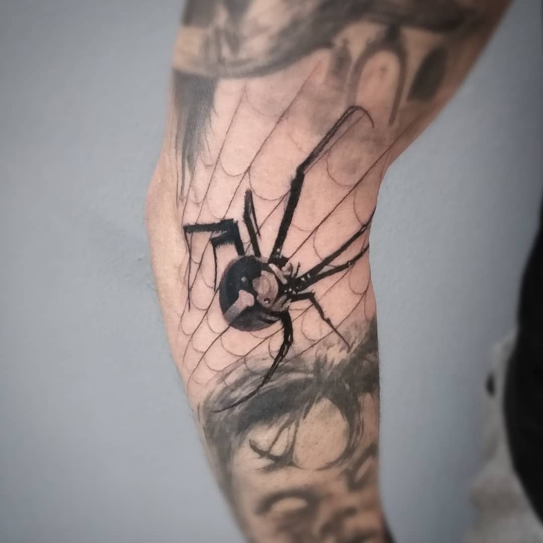 spider tattoo leg by @alepiga tattoo