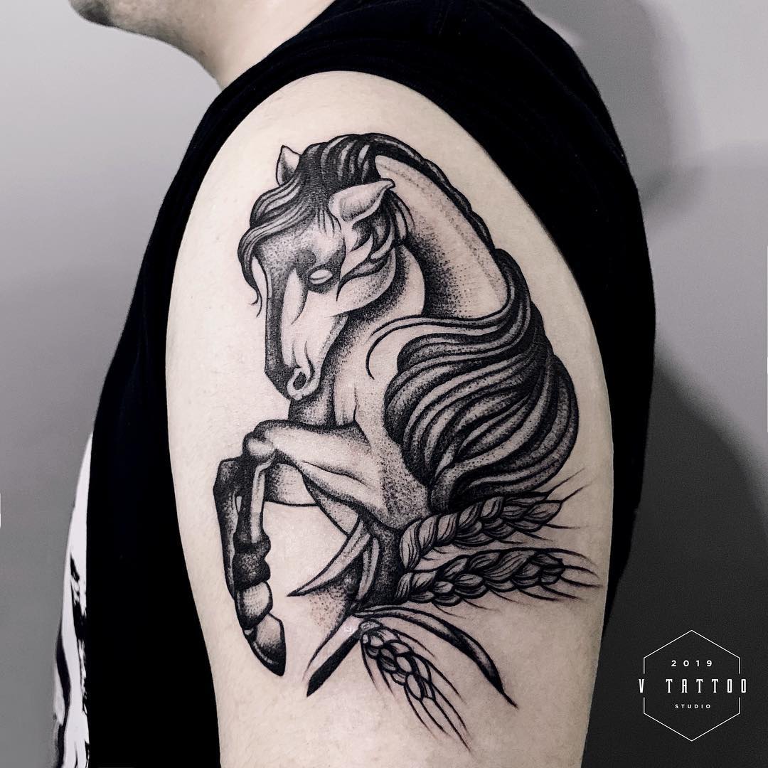 tattoo cavallo black and gray by @v tattoo x blackwork