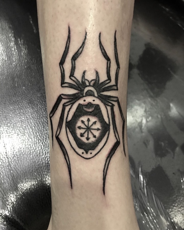 tattoo spider by @maimotattoo