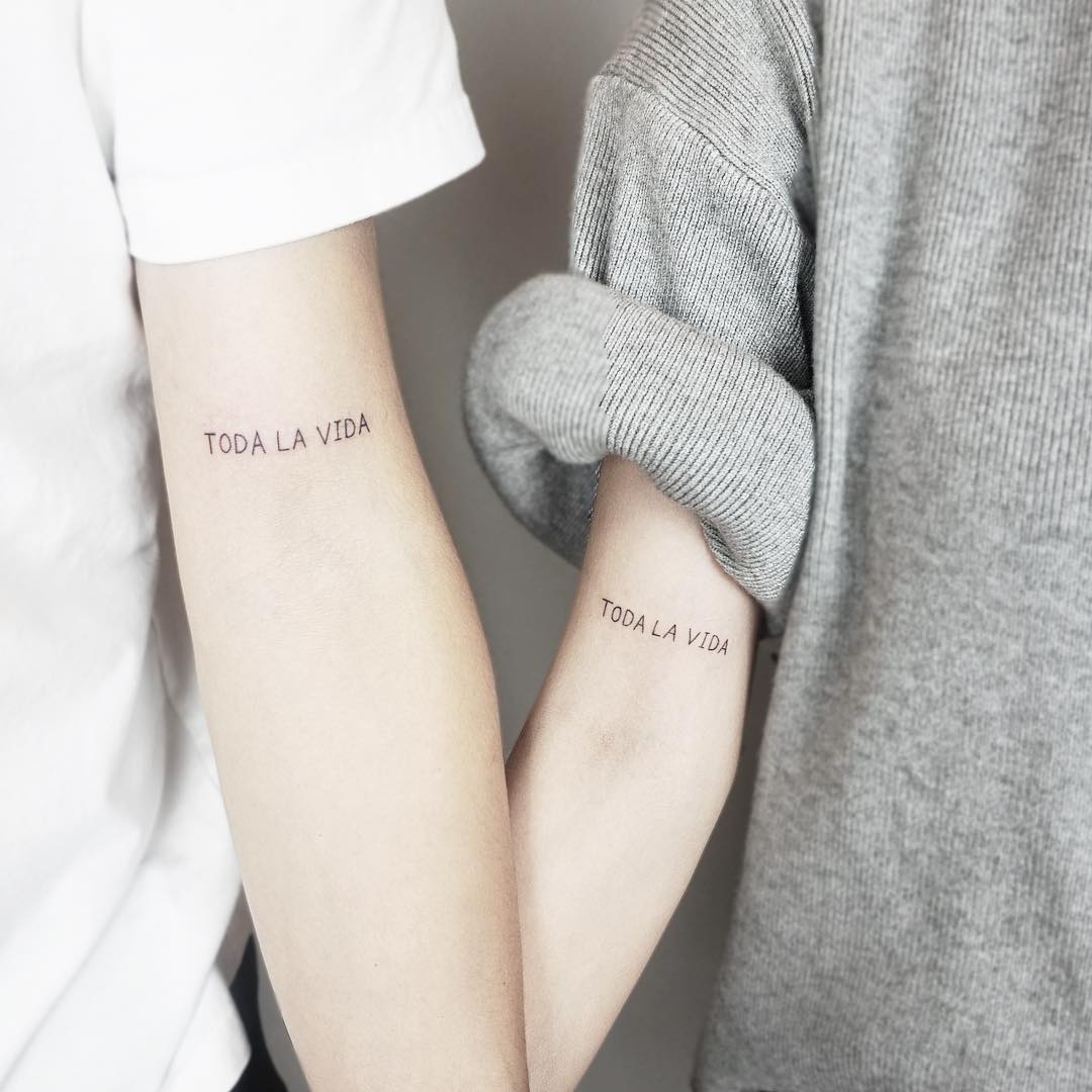 lettering tattoo di coppia by @loatattoo