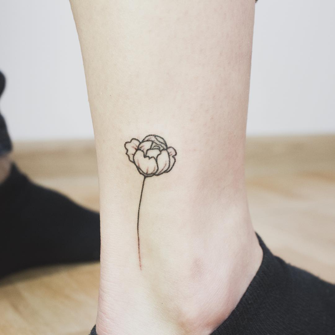 tattoo stilizzato fiore by @bymosler