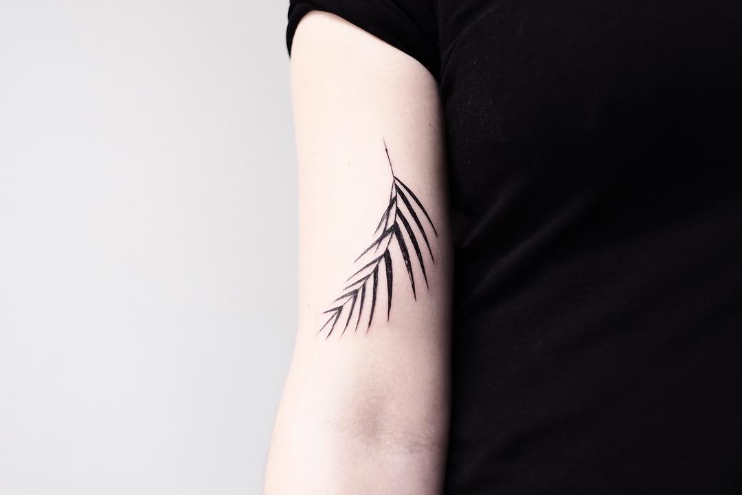 tattoo stilizzato foglia by @ceydakoc