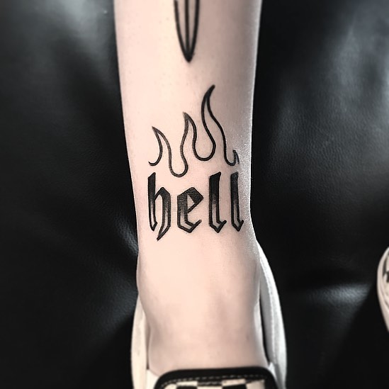 tattoo stilizzato hell by @kylelifetime
