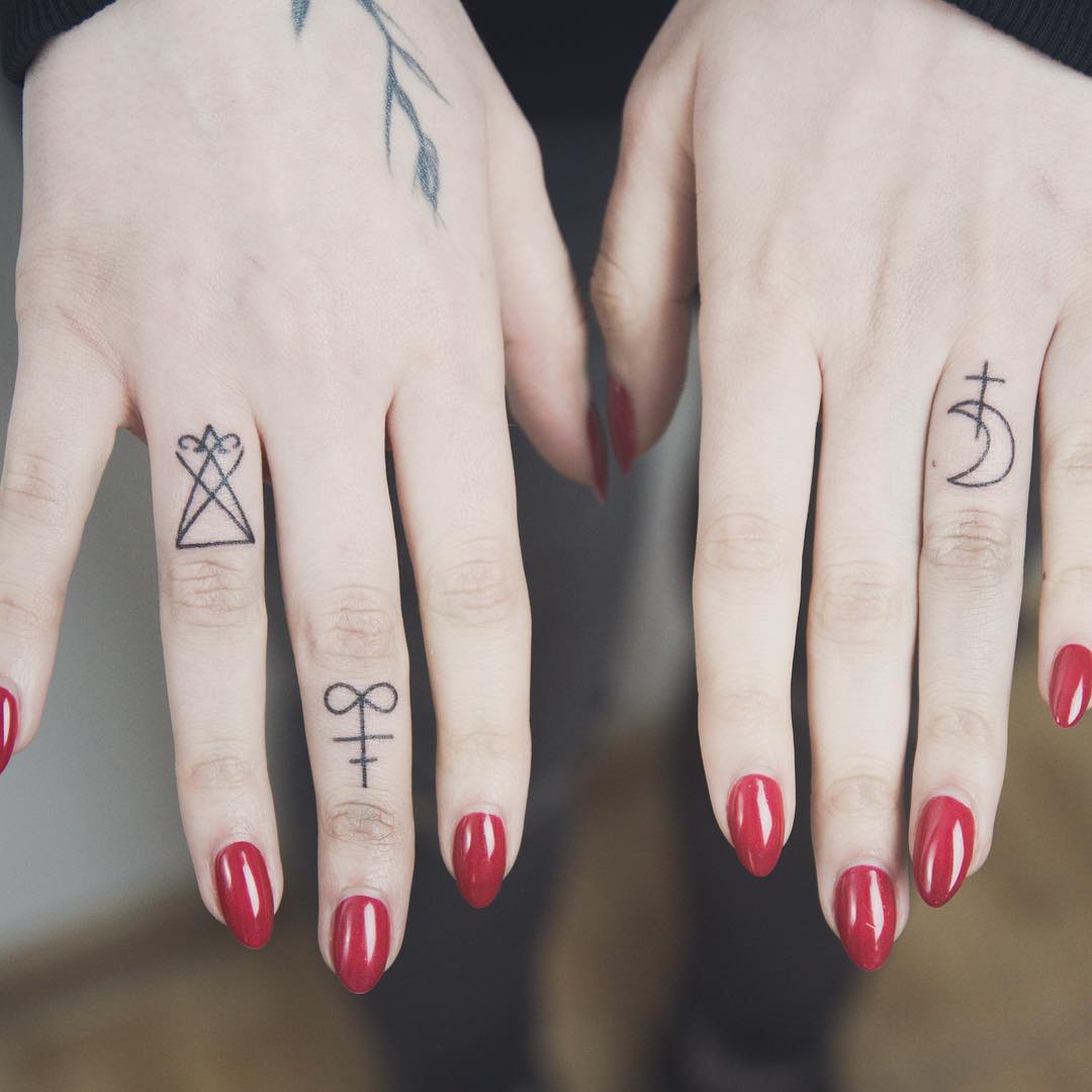 tattoo stilizzato mani by @bymosler