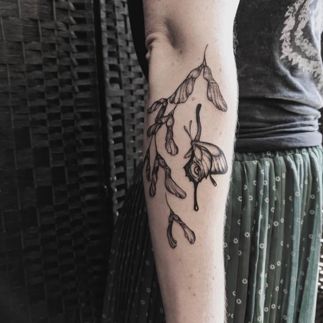 tatuaggio blackwork by @altarseattle
