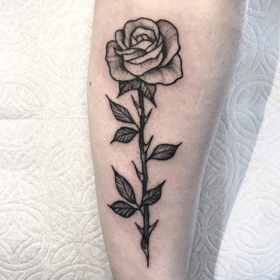 tatuaggio blackwork by @bridget.rose .tattoo