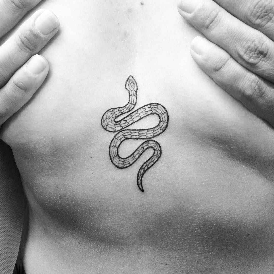 tatuaggio blackwork by @chxrlesmxrtinez