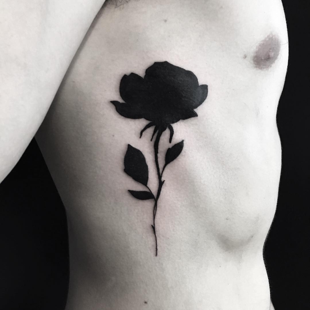 tatuaggio blackwork by @gaialaracchia