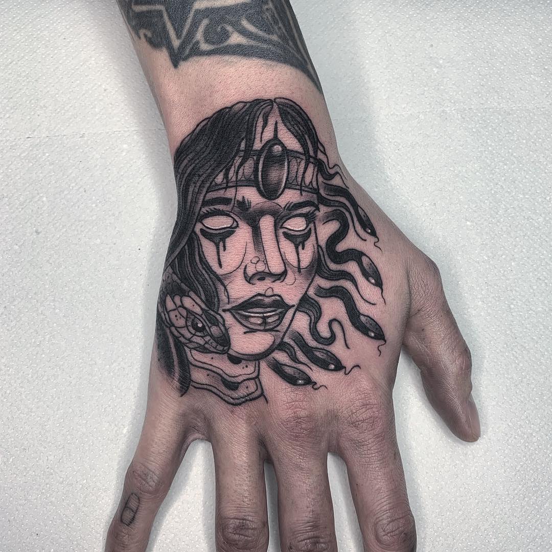 tatuaggio blackwork by @newbear tats
