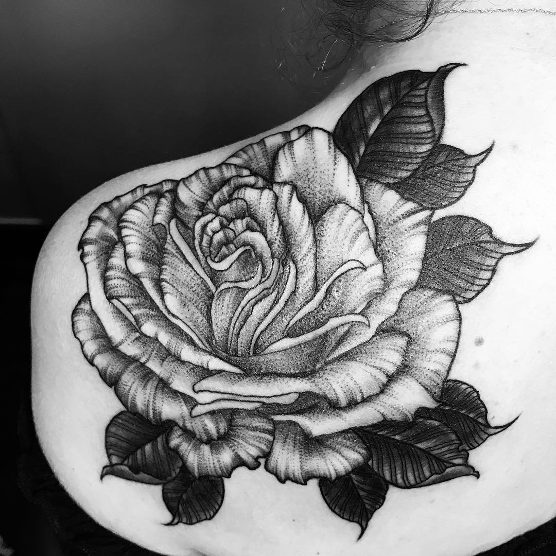 tatuaggio blackwork by @noyceink