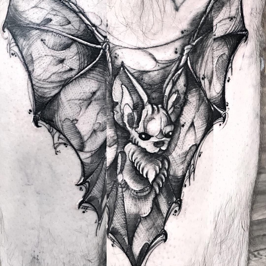tatuaggio blackwork by @renan mac tattoo