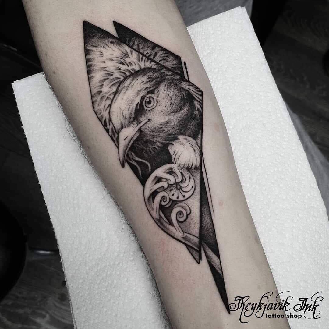 tatuaggio blackwork by @reykjavikink