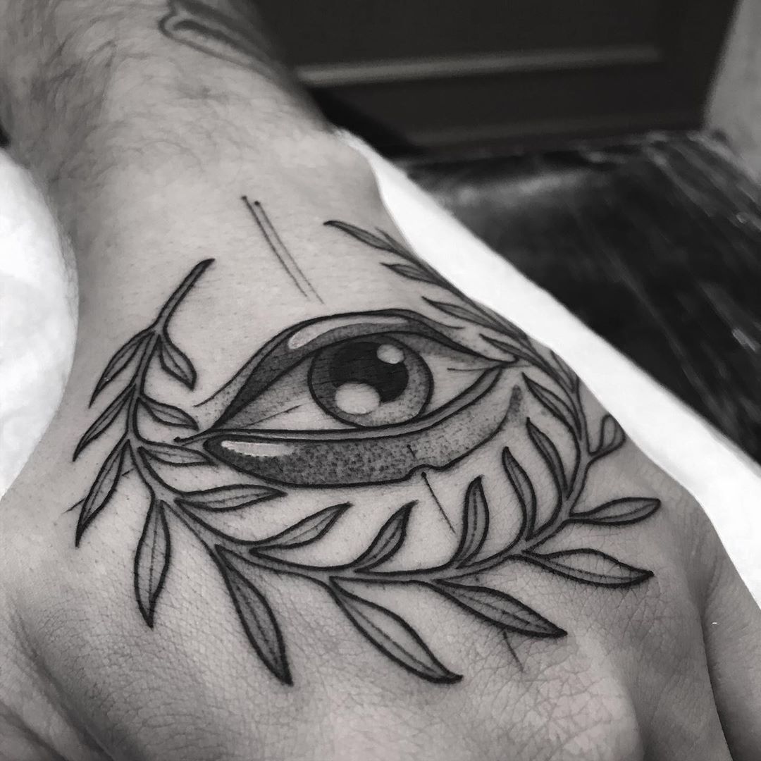 tatuaggio blackwork by @sandroplankton