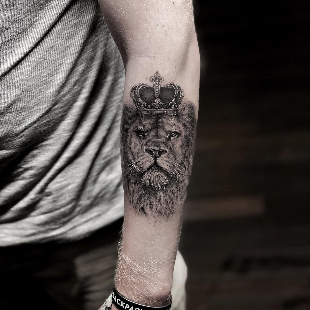 tatuaggio blackwork by @silveranttattoo 1
