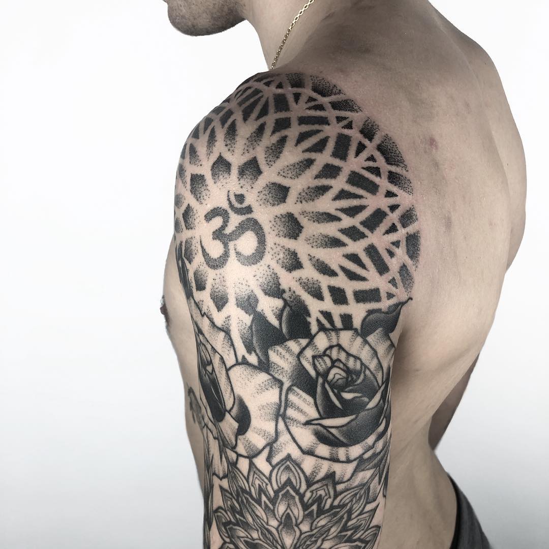 tatuaggio blackwork by @swamontattoo 4