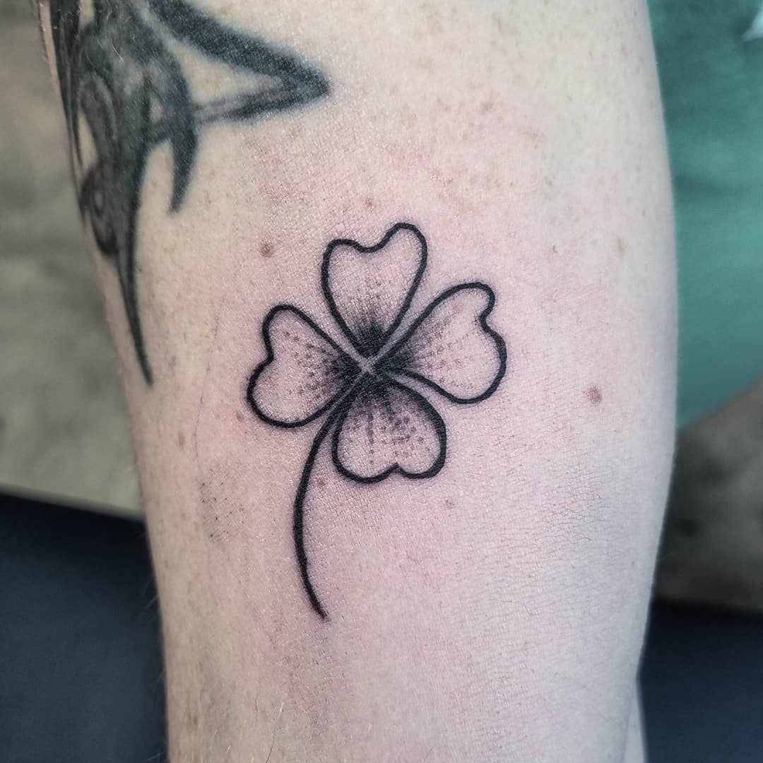 tatuaggio blackwork by @tattoosbylurch
