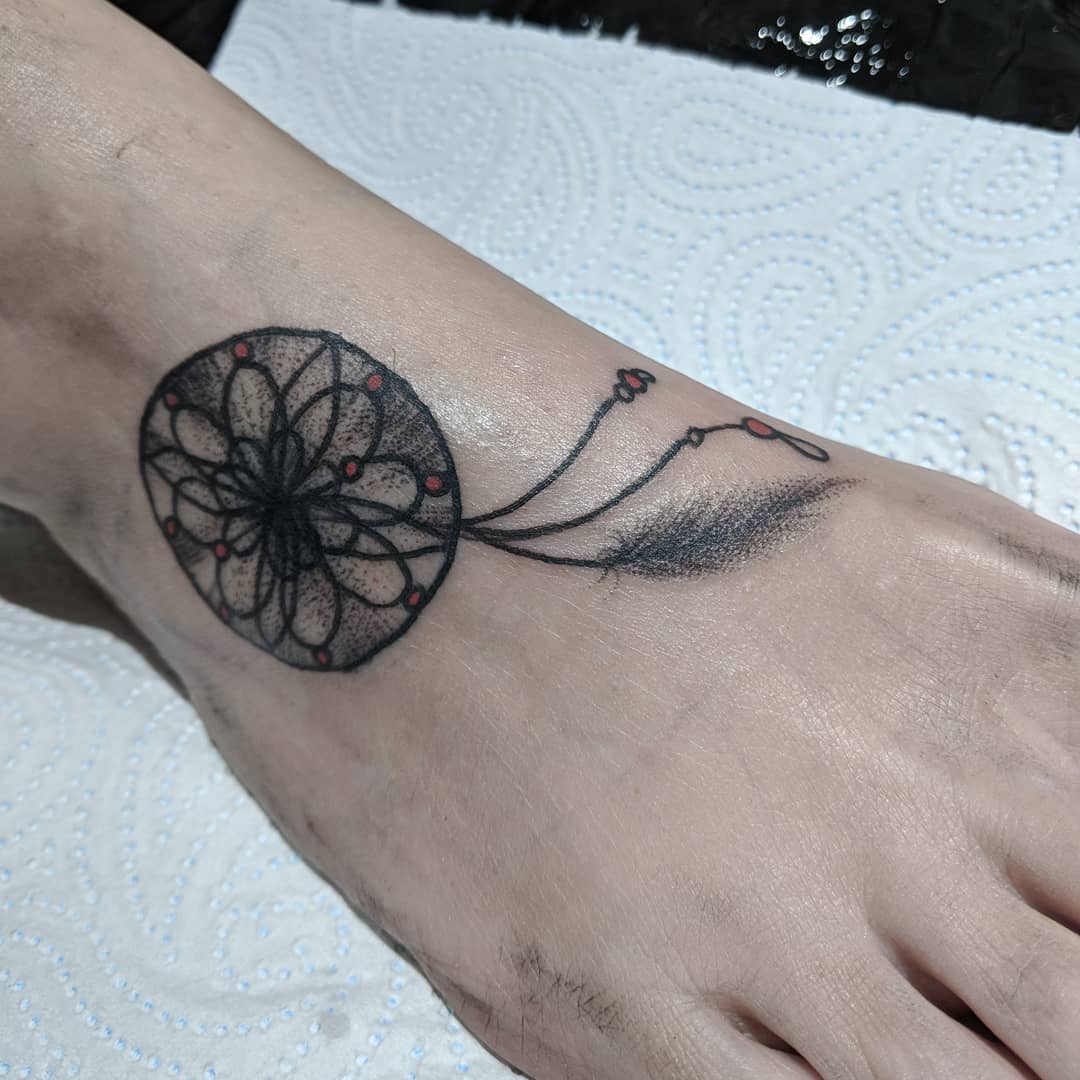 tatuaggio blackwork by @zoe blundell tattoo