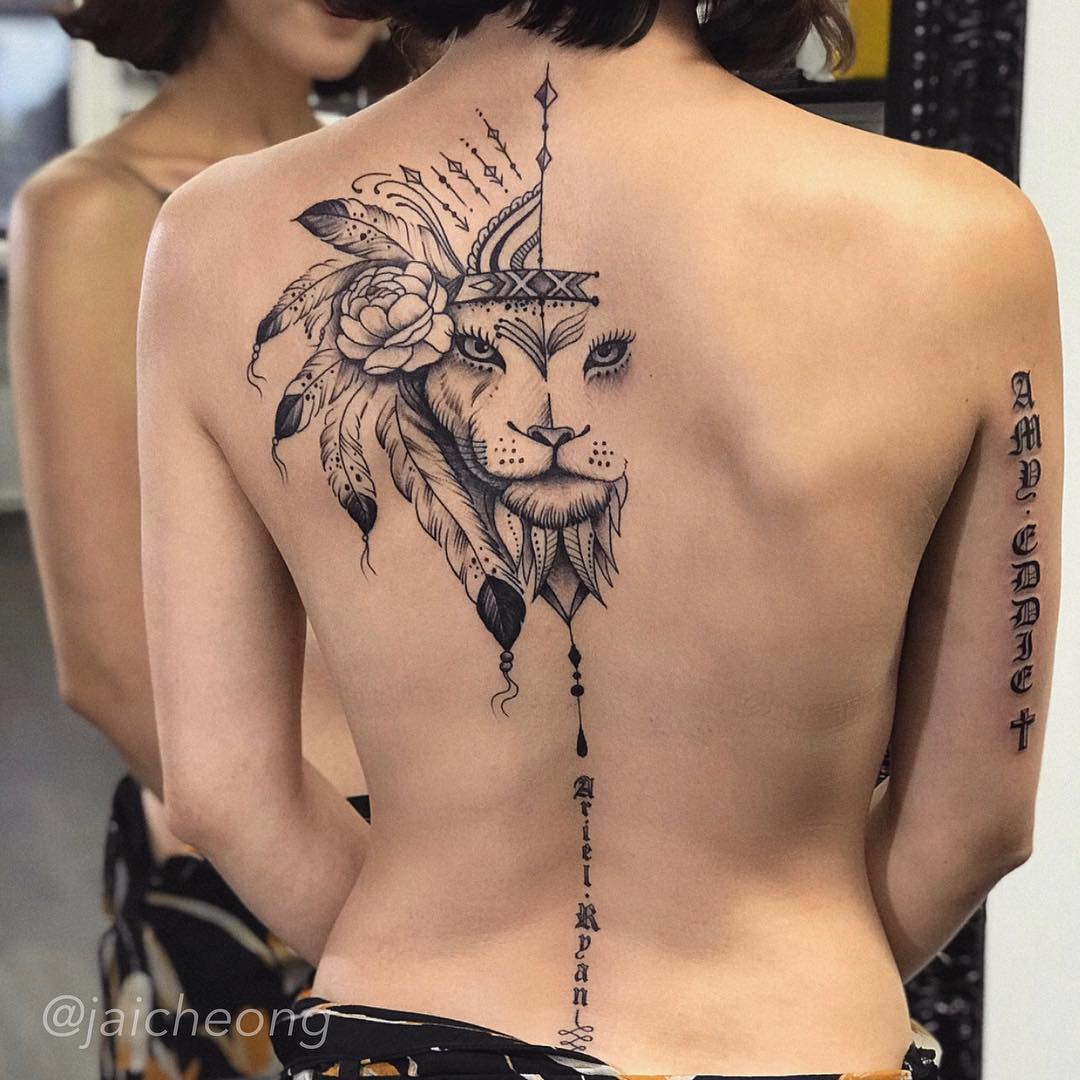 tatuaggio leone blackwork by @jaicheong
