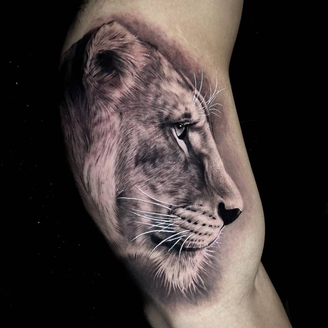tatuaggio leone blackwork by @michaeldagostinii tattooart
