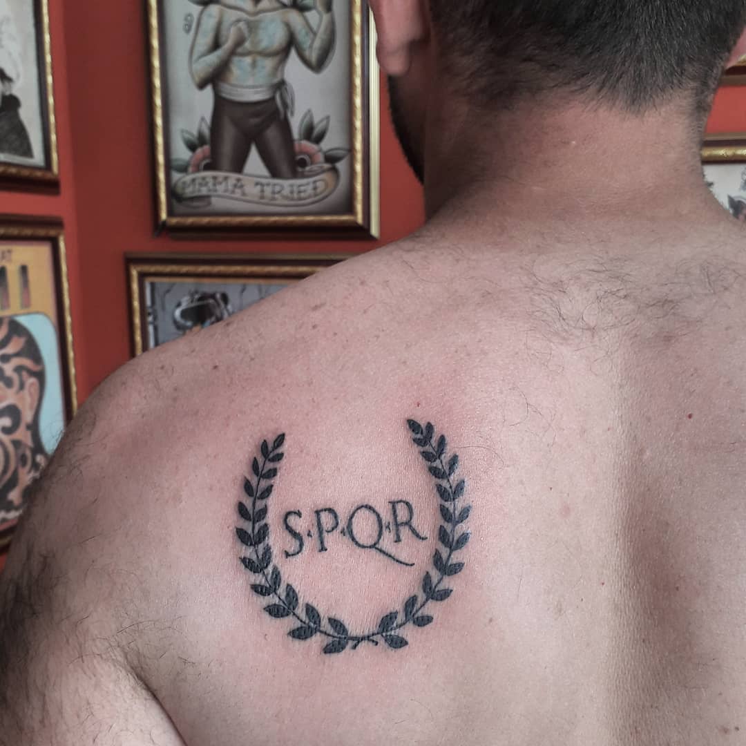 Tattoo lettering acronimi ph @tattoo.montenegro