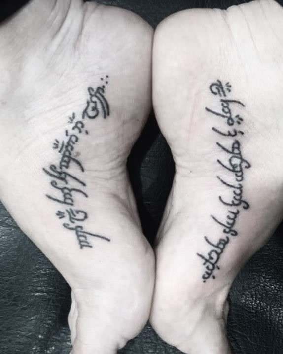 Tattoo lettering fantasy Il Signore degli Anelli ph @tattoo.luto